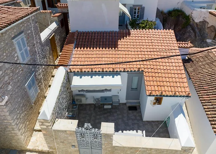 Little Yard - Hydra Dream Houses