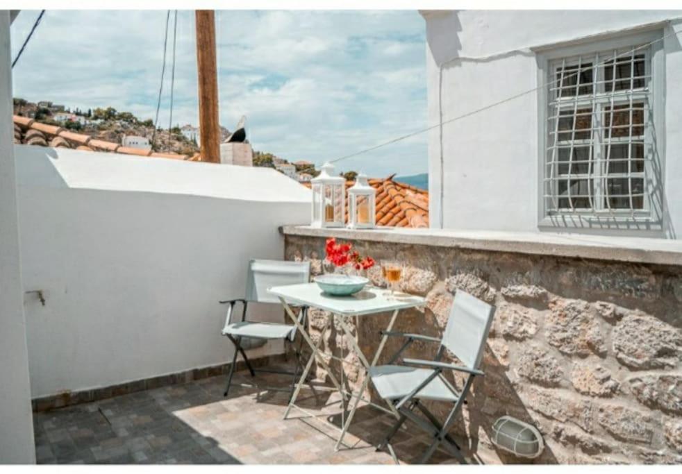 Apartment Little Yard - Hydra Dream